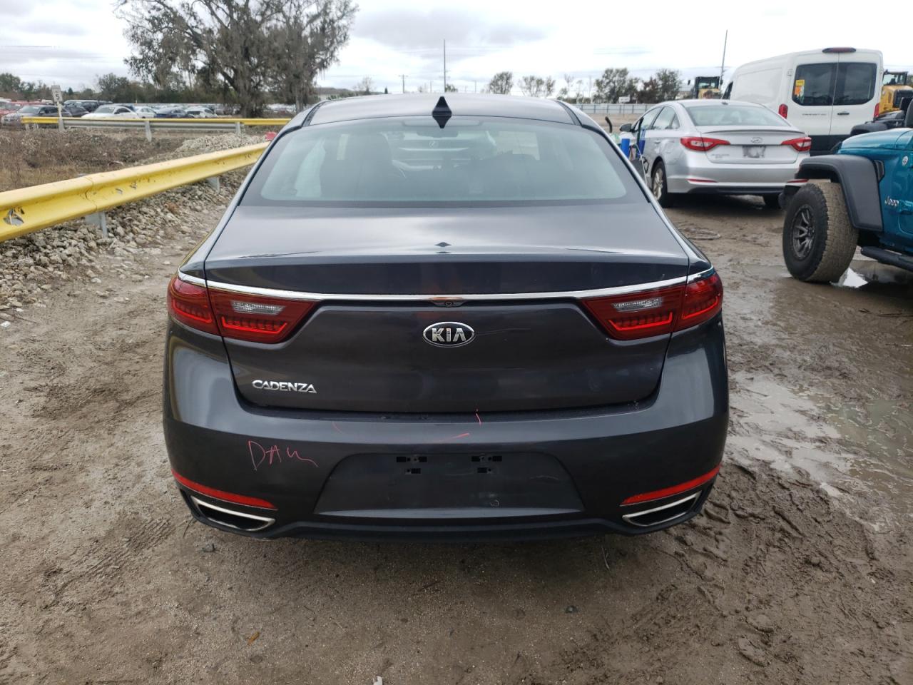 KNALB4J1XH5072759 2017 Kia Cadenza Premium