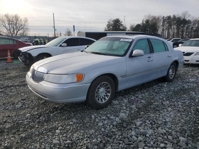 2001 Lincoln Town Car Signature