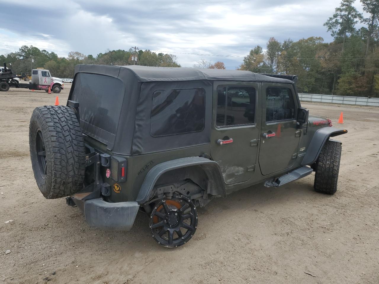 1c4bjweg0fl708870 1C4BJWEG0FL708870 2015 Jeep Wrangler Unlimited Sahara