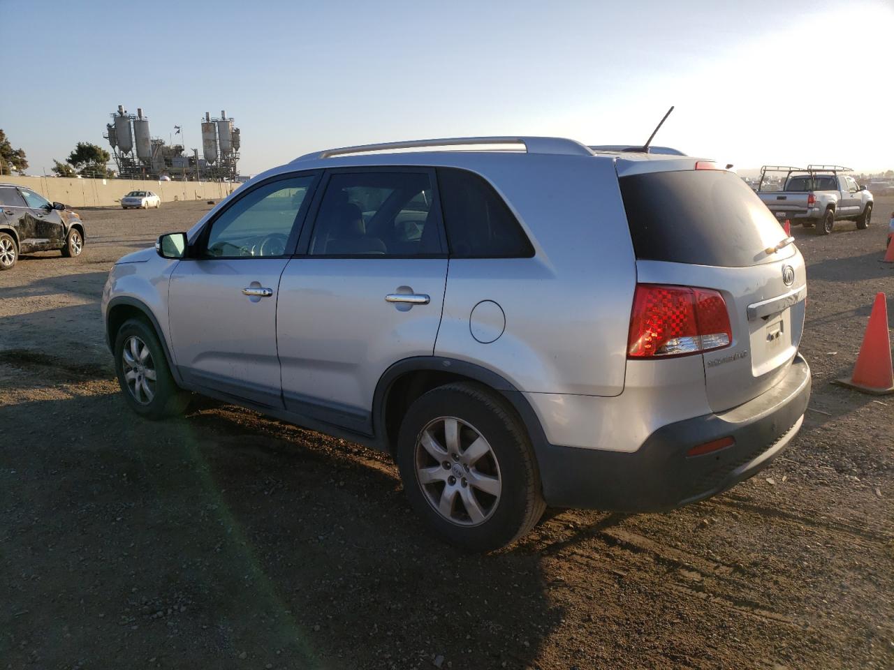 2012 Kia Sorento Base vin: 5XYKT4A61CG209661