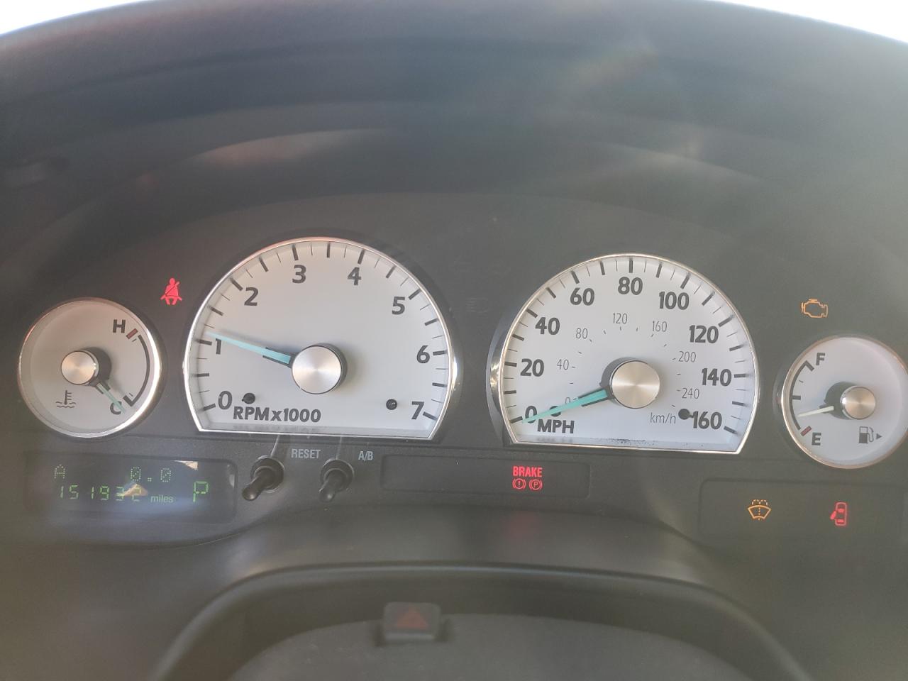 1fahp60a74y100989 1FAHP60A74Y100989 2004 Ford Thunderbird
