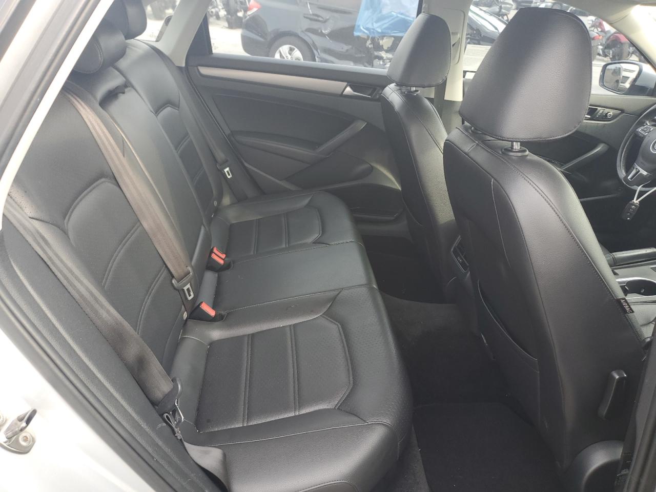 1VWBS7A30EC110103 2014 Volkswagen Passat Se