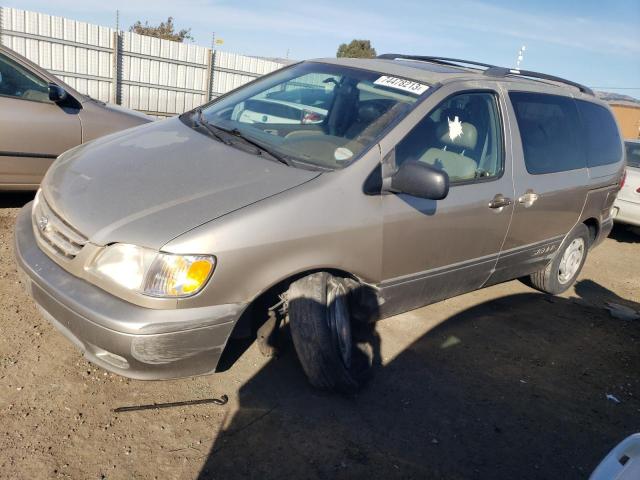 2001 Toyota Sienna LE