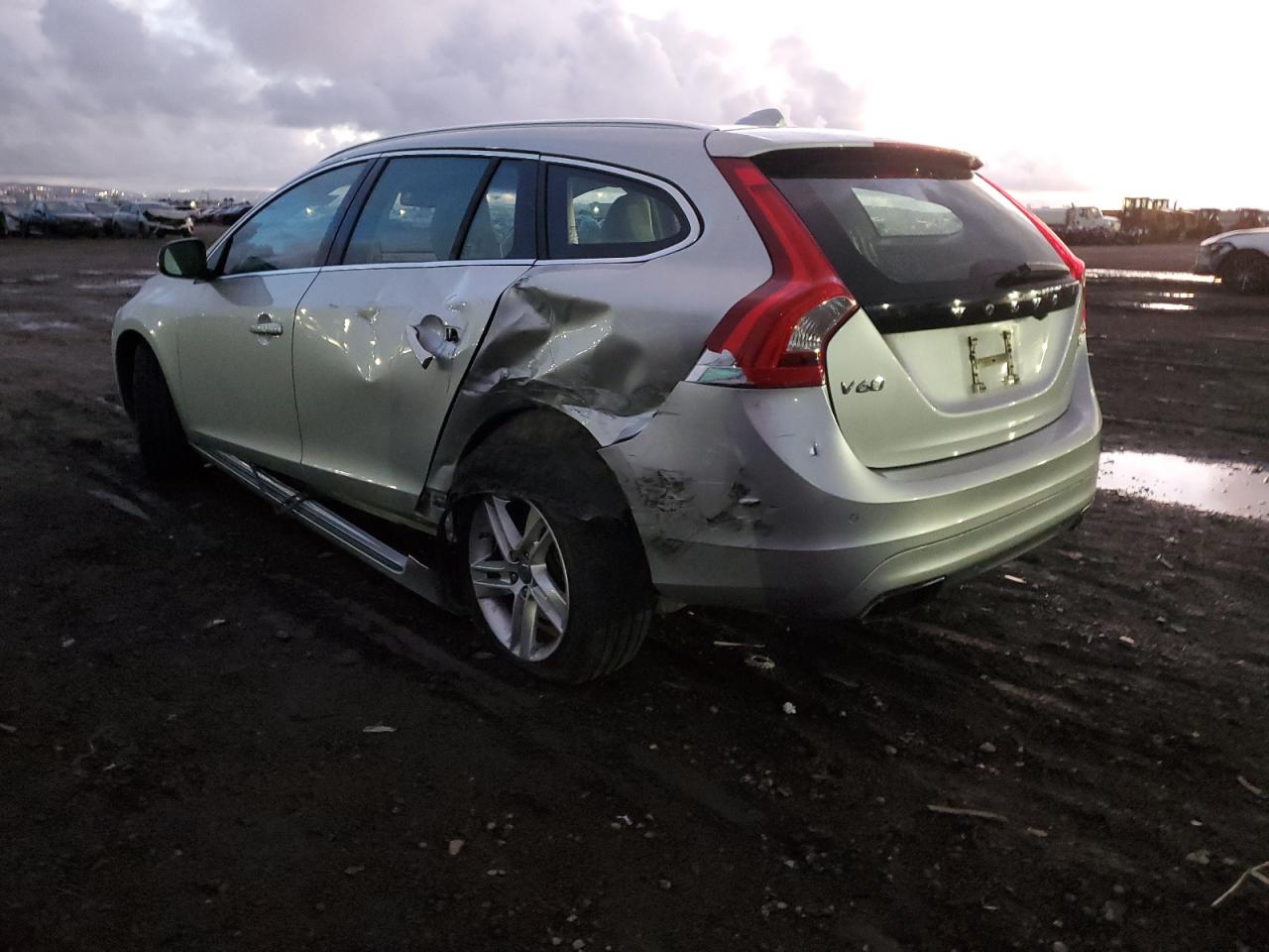 2015 Volvo V60 Platinum vin: YV126MED6F1197389