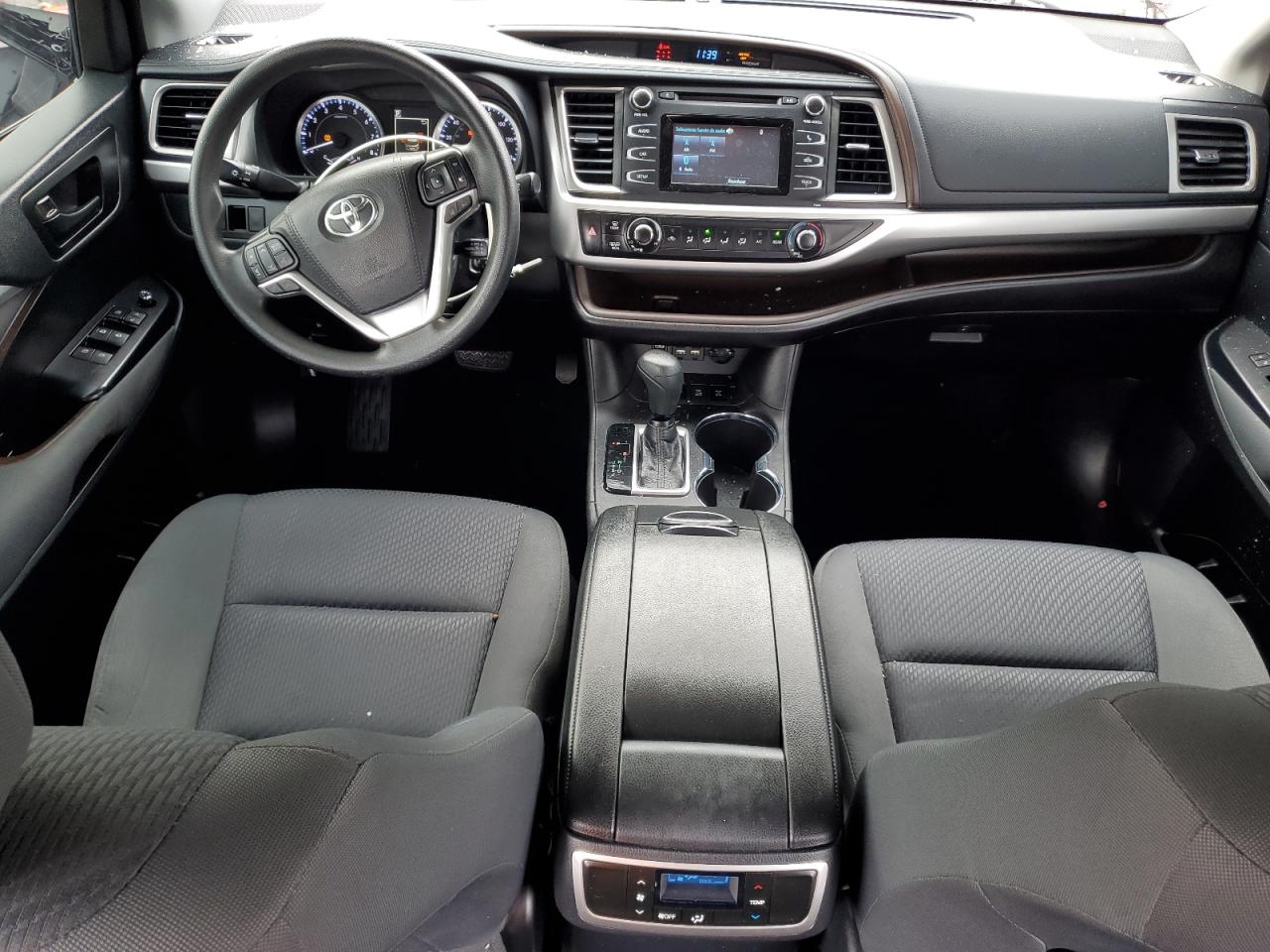 5TDBZRFH7KS979161 2019 Toyota Highlander Le