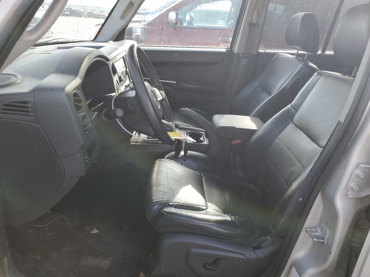 1j8hg48n48c241598 1J8HG48N48C241598 2008 Jeep Commander Sport