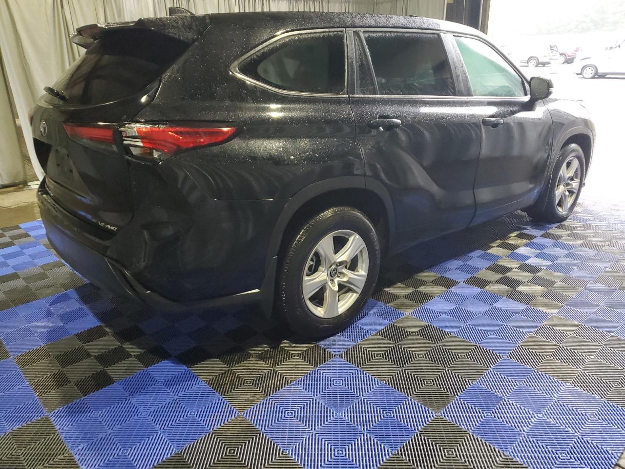 Lot #2417059977 2023 TOYOTA HIGHLANDER