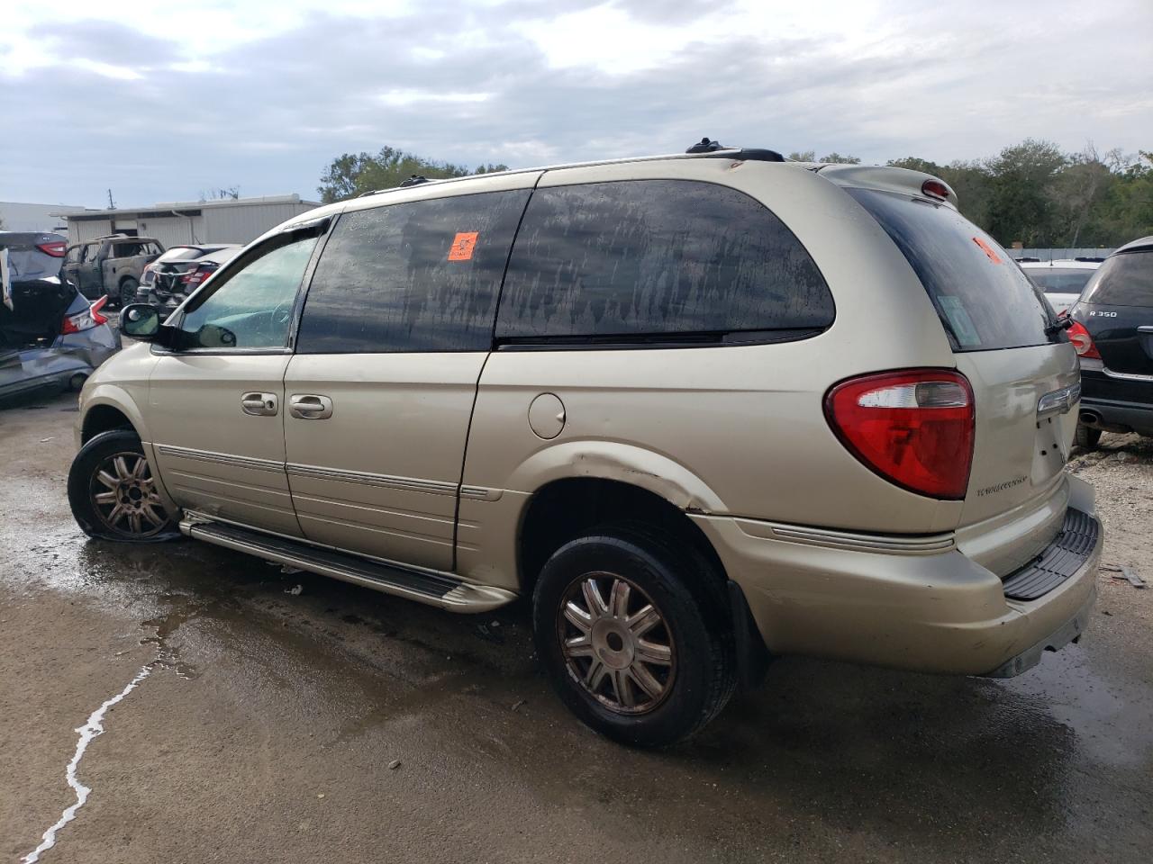 Lot #2977046649 2005 CHRYSLER TOWN & COU