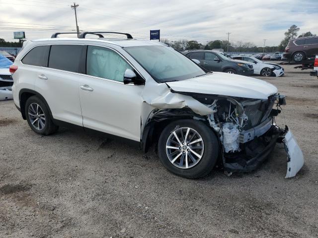 VIN 5TDJZRFH4KS570420 2019 Toyota Highlander, SE no.4