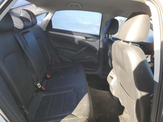2015 VOLKSWAGEN PASSAT S - 1VWAS7A30FC004408
