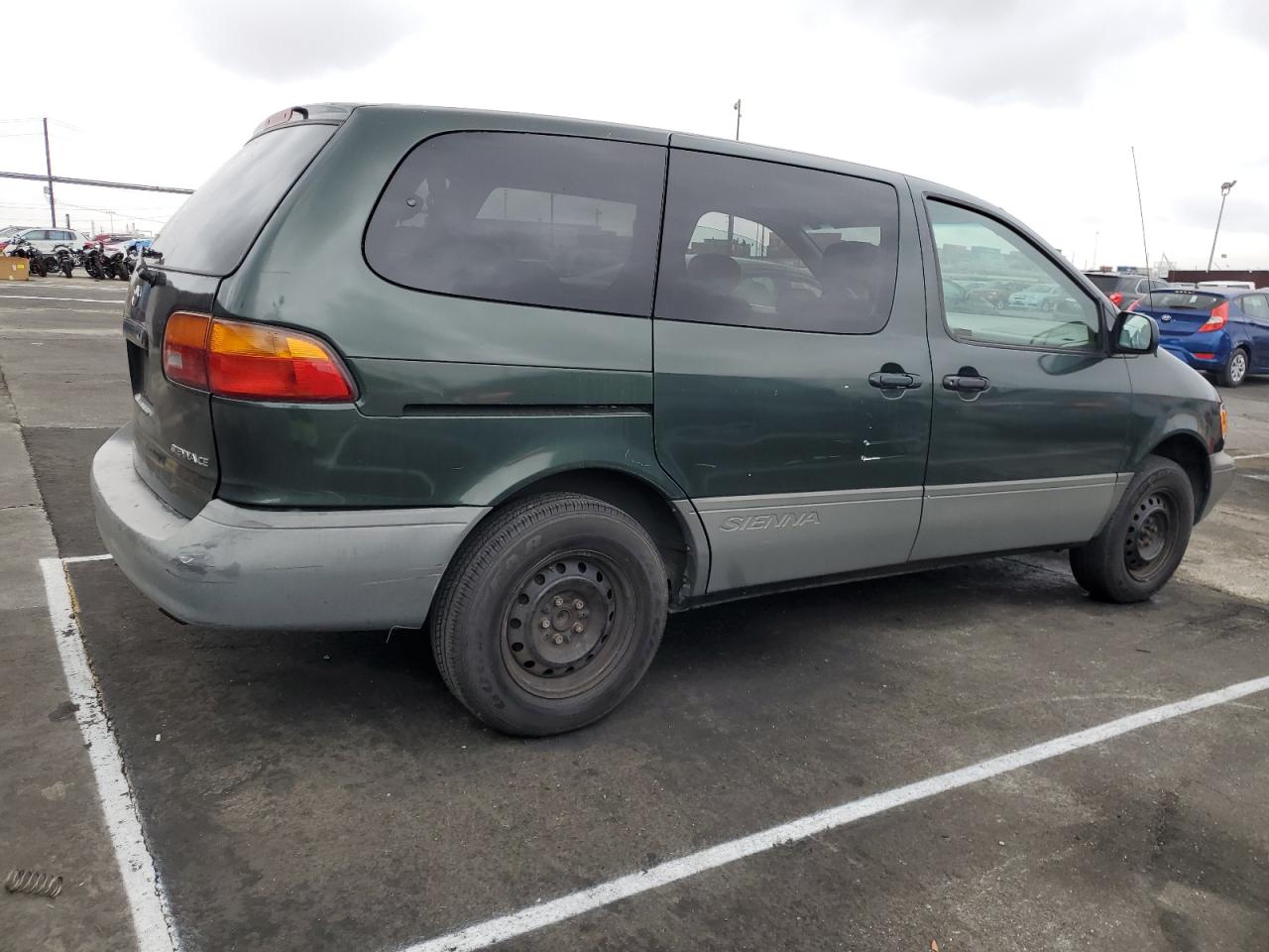 4T3ZF19C9XU110303 1999 Toyota Sienna Ce