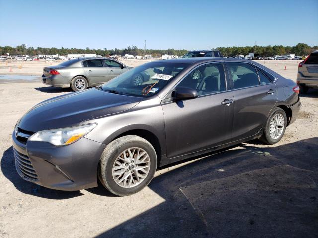 Lot #2508304024 2017 TOYOTA CAMRY LE salvage car