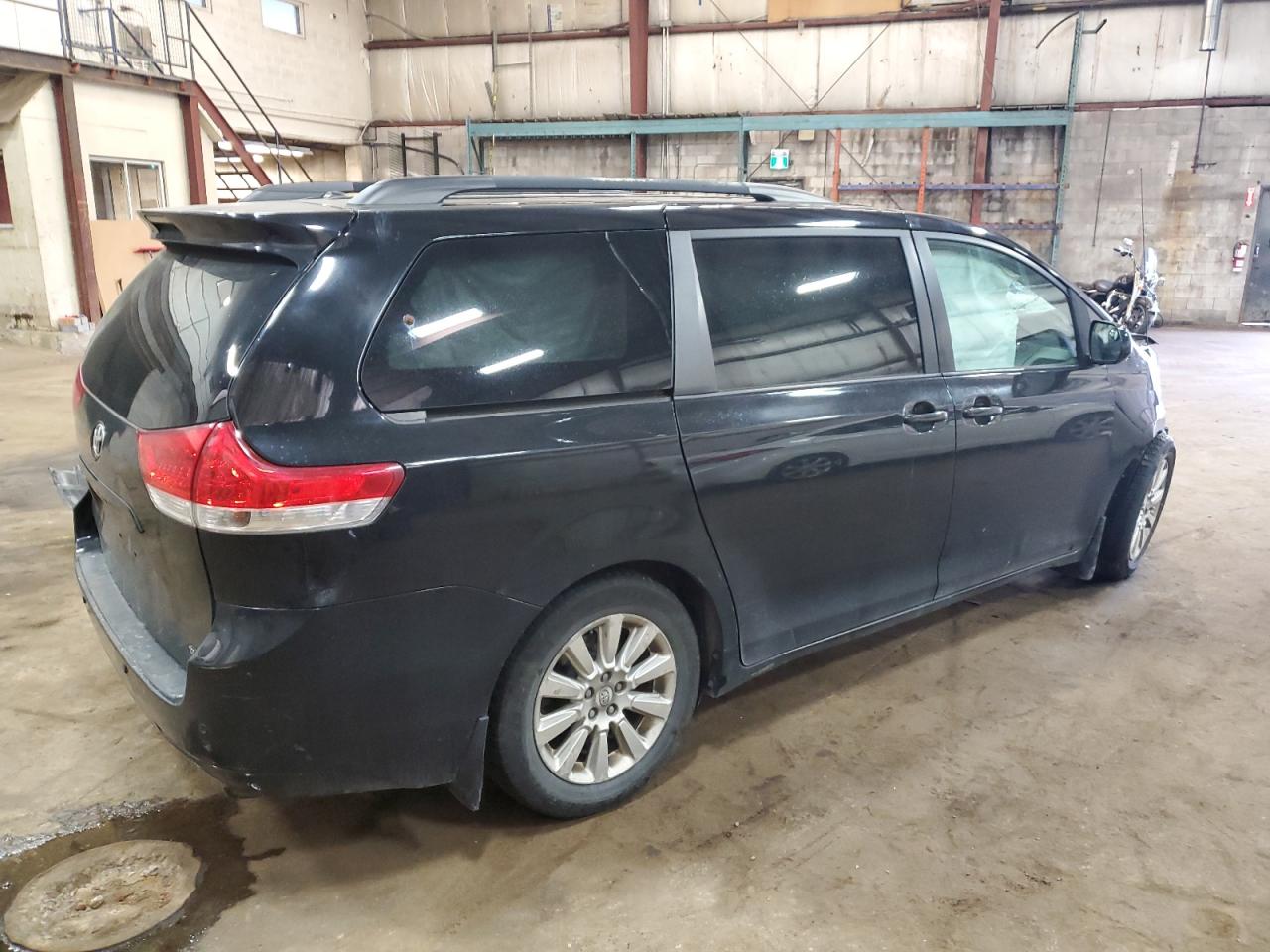 5TDYK3DC7BS014433 2011 Toyota Sienna Xle