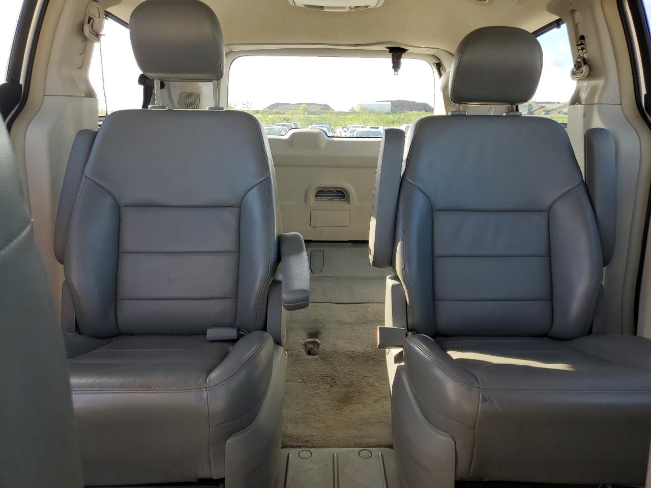 2V4RW5DG9BR658425 2011 Volkswagen Routan Sel