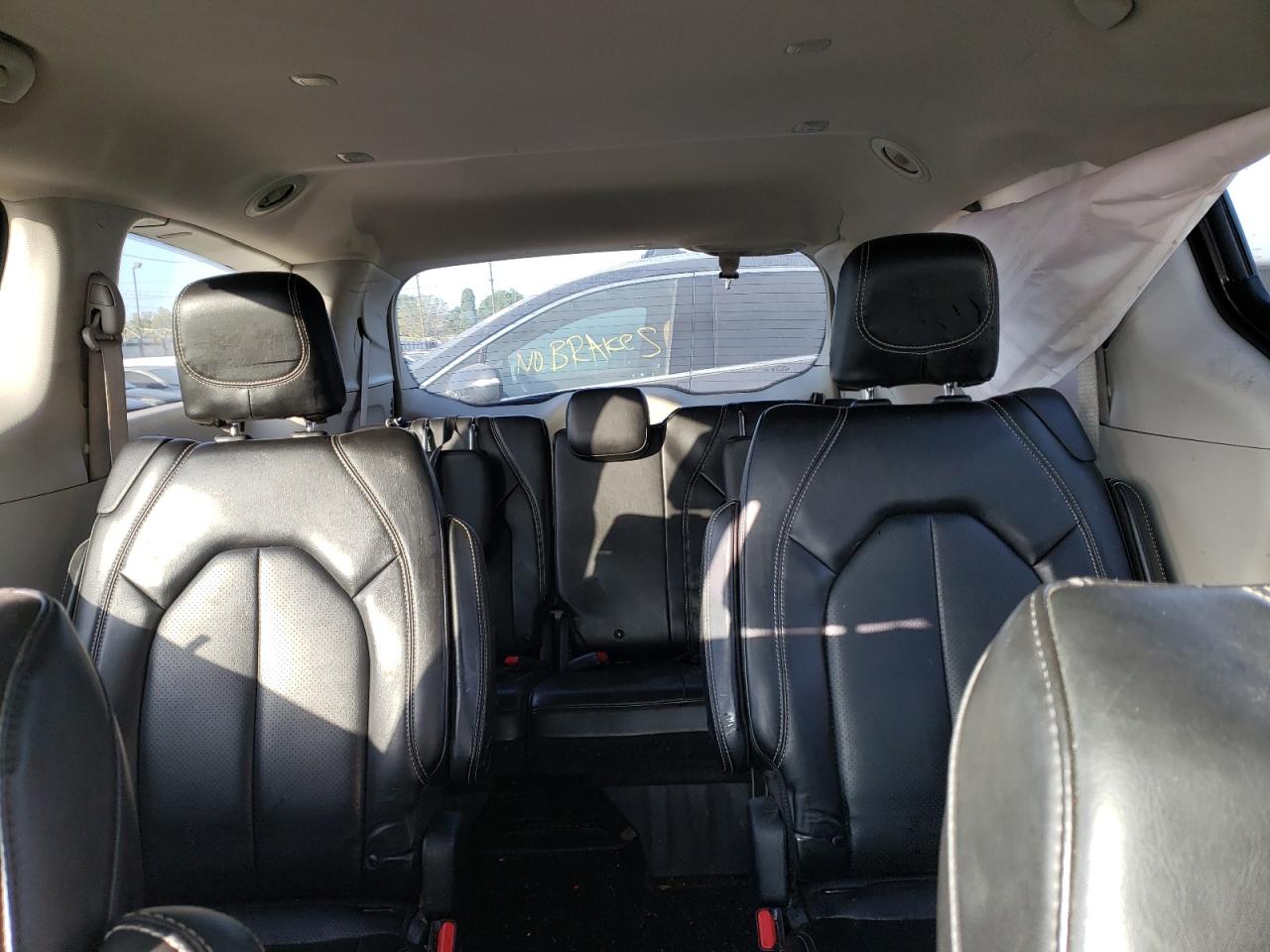 2c4rc1dg2lr172441 2C4RC1DG2LR172441 2020 Chrysler Voyager Lxi