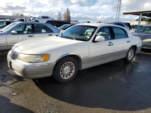 1999 Lincoln Town Car Signature