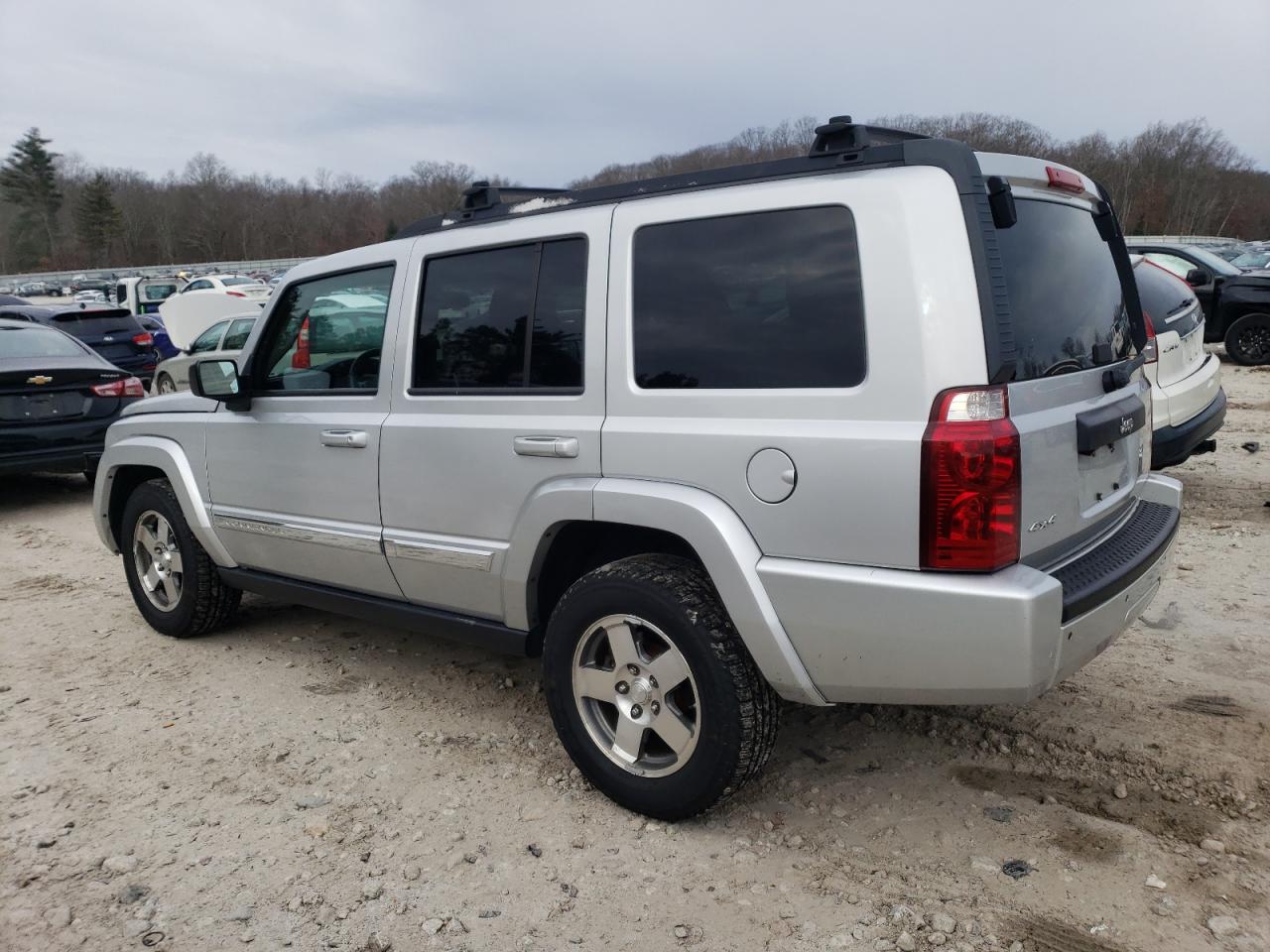 1J4RG4GK2AC156715 2010 Jeep Commander Sport