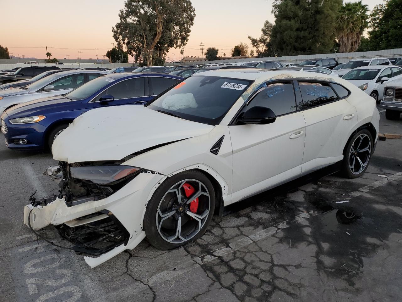 2020 Lamborghini Urus vin: ZPBUA1ZL2LLA09022