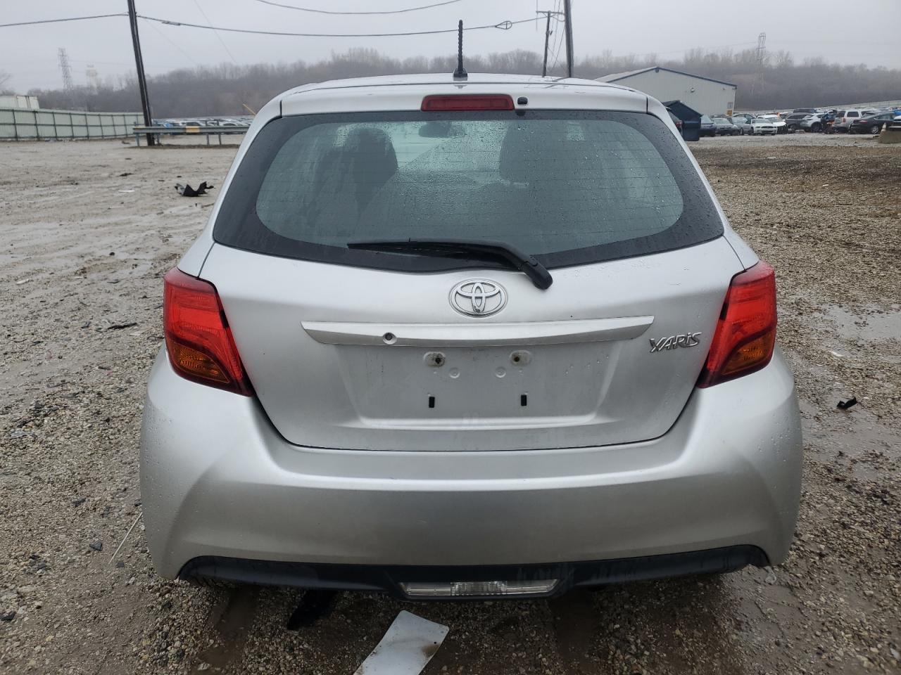 VNKKTUD3XHA077032 2017 Toyota Yaris L