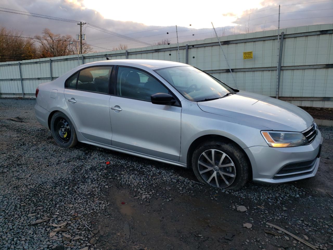 3VWD67AJ5GM364077 2016 Volkswagen Jetta Se