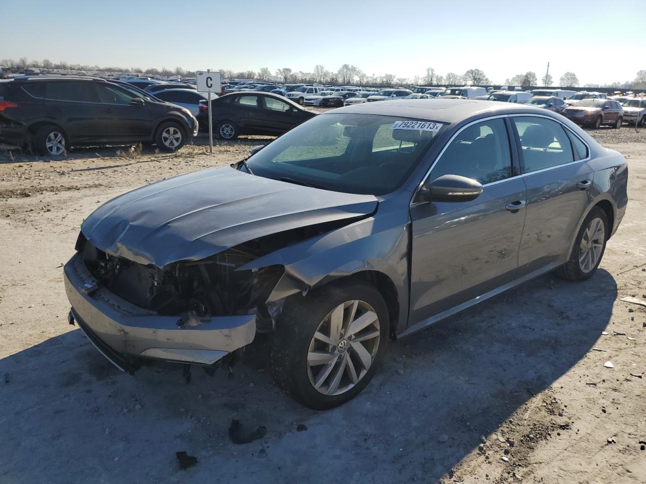 1VWBA7A35JC015601 2018 Volkswagen Passat Se