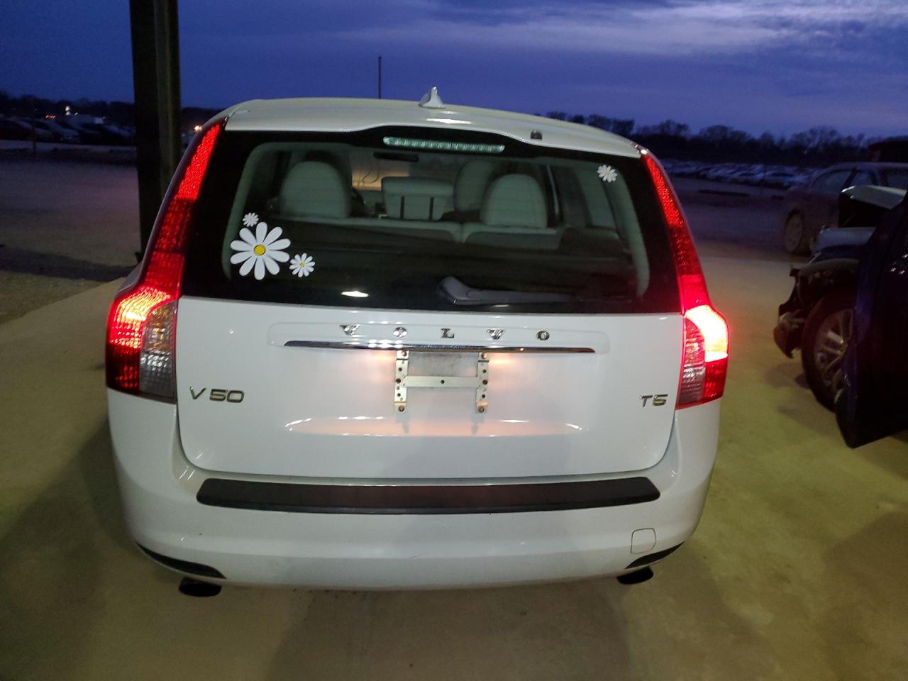 yv1672mw1b2621796 YV1672MW1B2621796 2011 Volvo V50 T5