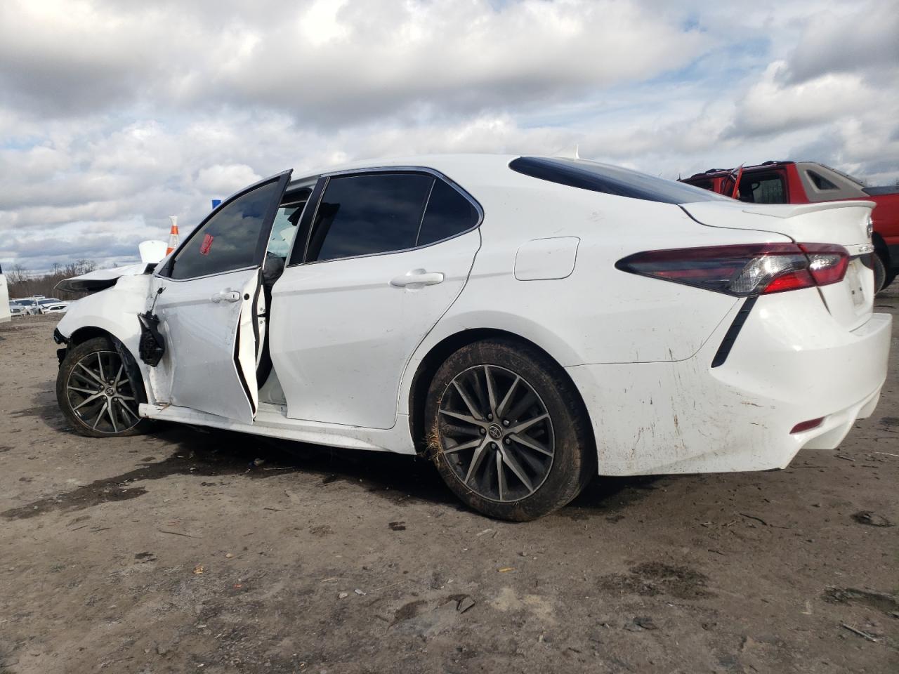 4T1G11AK2NU696213 2022 Toyota Camry Se