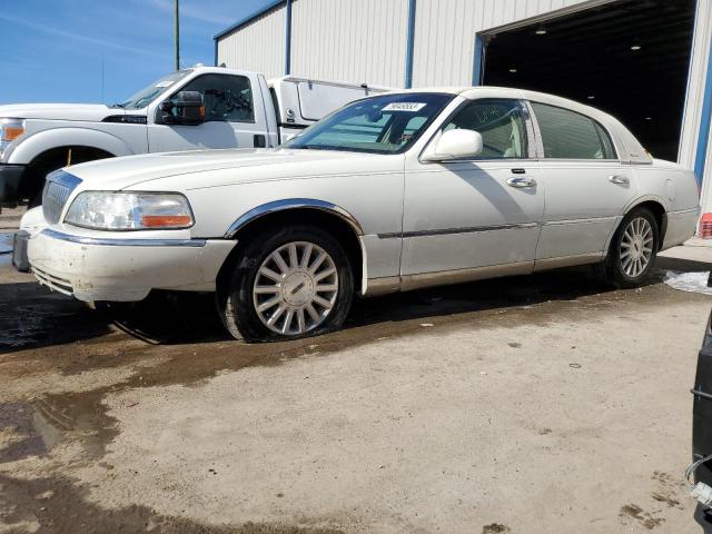 2003 Lincoln Town Car Signature