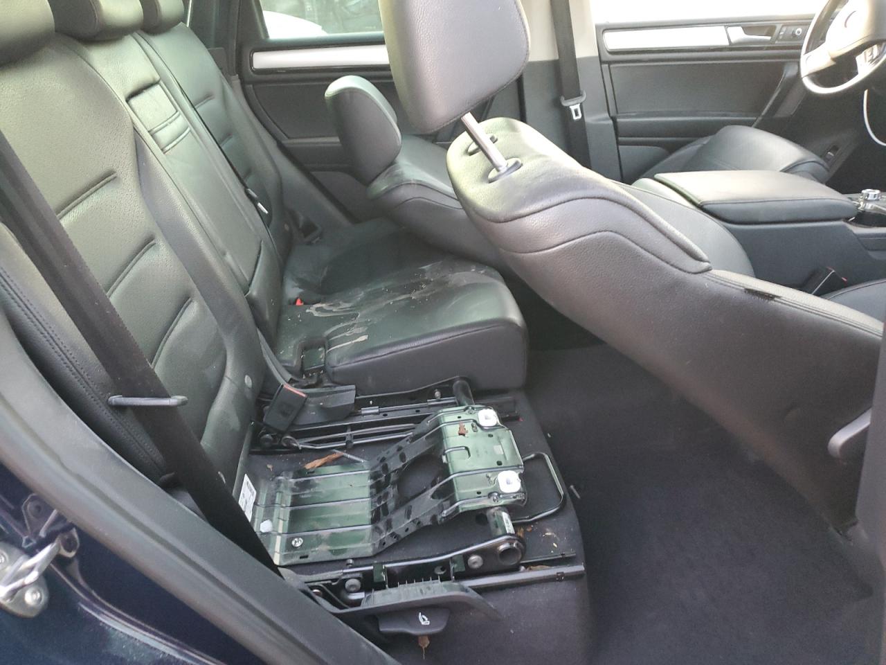 wvgef9bp9ed005910 WVGEF9BP9ED005910 2014 Volkswagen Touareg V6