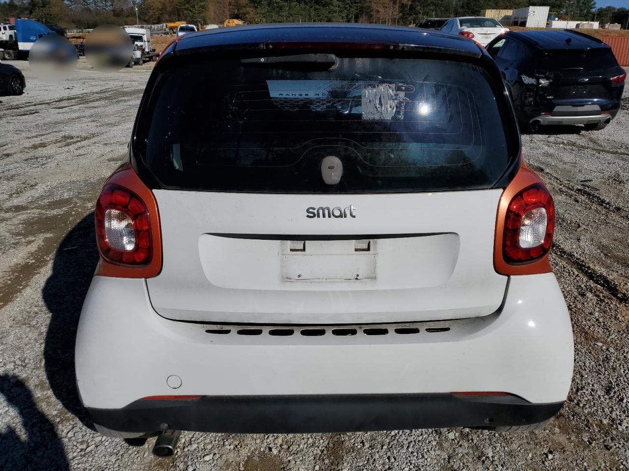 2016 Smart Fortwo vin: WMEFJ5DA1GK076477