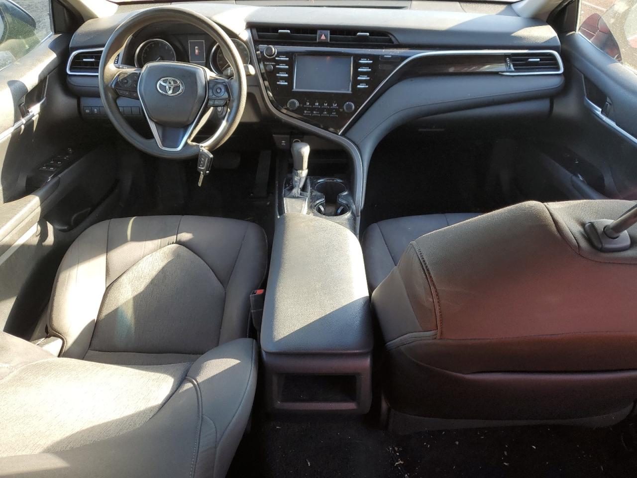 2018 Toyota Camry L vin: 4T1B11HK5JU591272