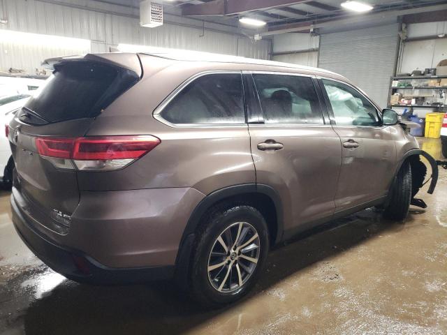 VIN 5TDJZRFH0KS923770 2019 Toyota Highlander, SE no.3