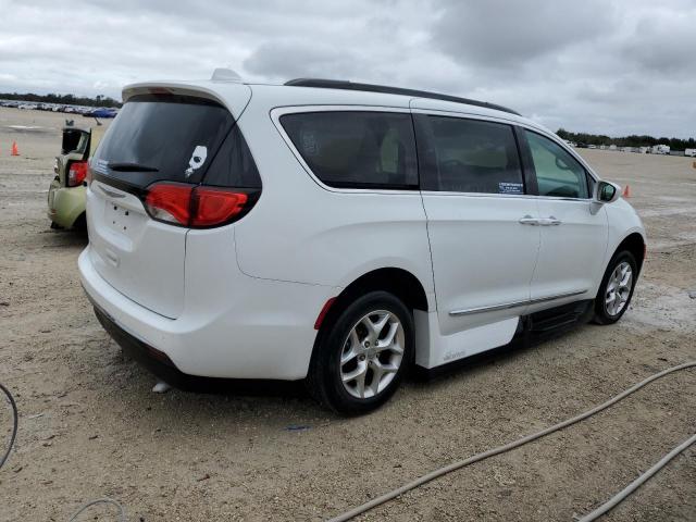 2C4RC1BG4HR713158 2017 CHRYSLER PACIFICA, photo no. 3