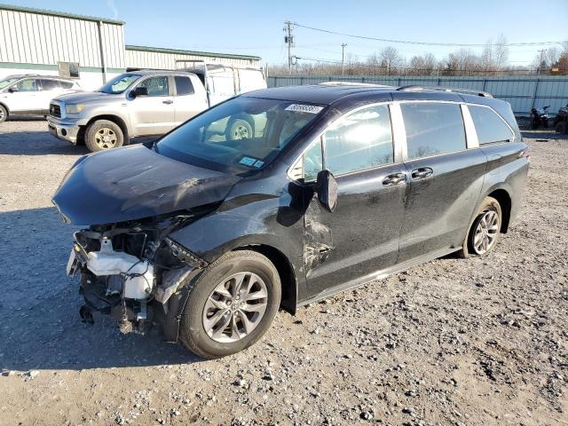 2022 Toyota Sienna LE