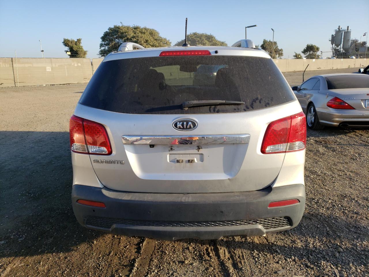 2012 Kia Sorento Base vin: 5XYKT4A61CG209661