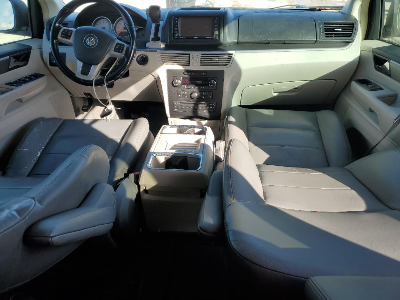 2V4RW5DG9BR658425 2011 Volkswagen Routan Sel