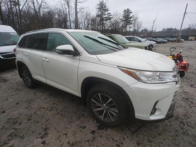 VIN 5TDJZRFH4KS610804 2019 Toyota Highlander, SE no.4