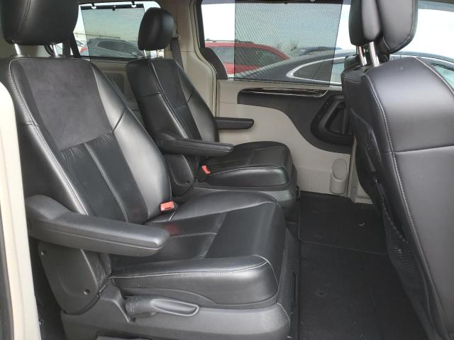 2015 CHRYSLER TOWN & COU - 2C4RC1GG9FR546396