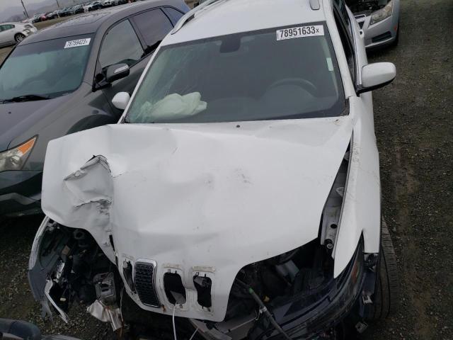 1C4PJLCB2KD123384 Jeep Cherokee Latitude