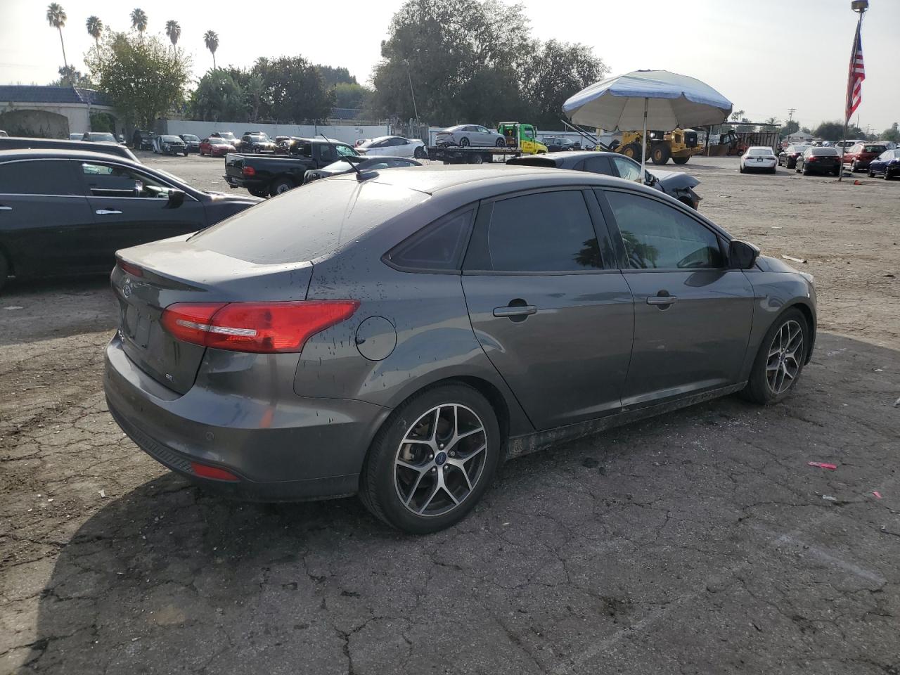 1FADP3H26JL304301 2018 Ford Focus Sel