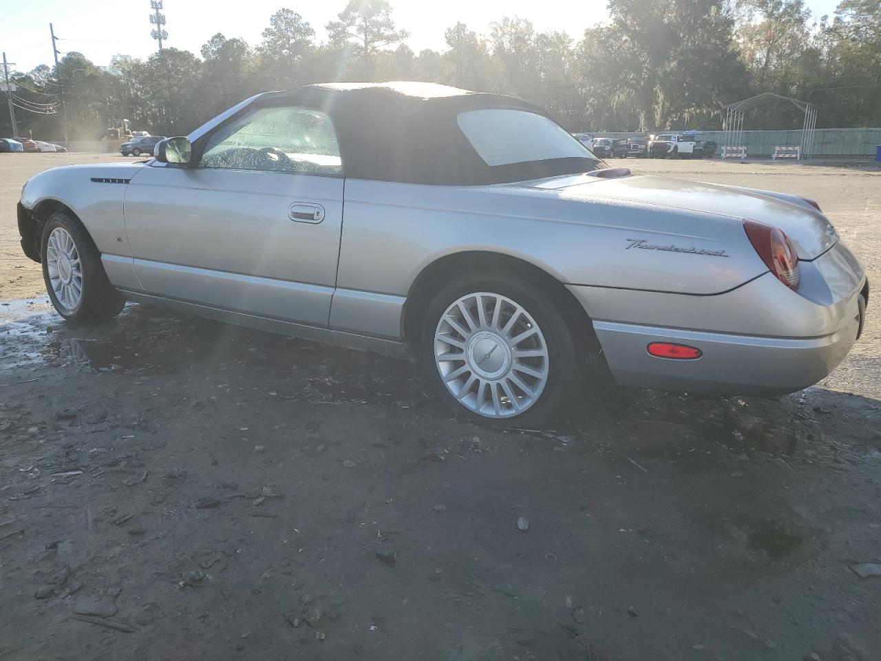 1fahp60a74y100989 1FAHP60A74Y100989 2004 Ford Thunderbird
