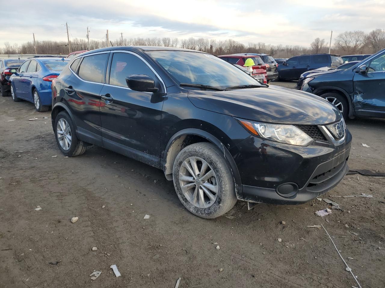 JN1BJ1CR9JW288740 2018 Nissan Rogue Sport S