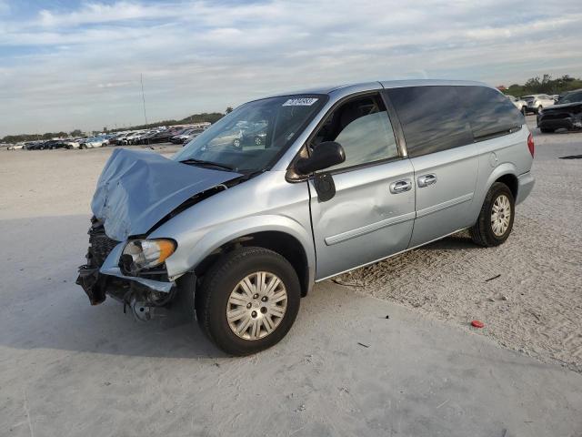 2005 Chrysler Town & Country LX