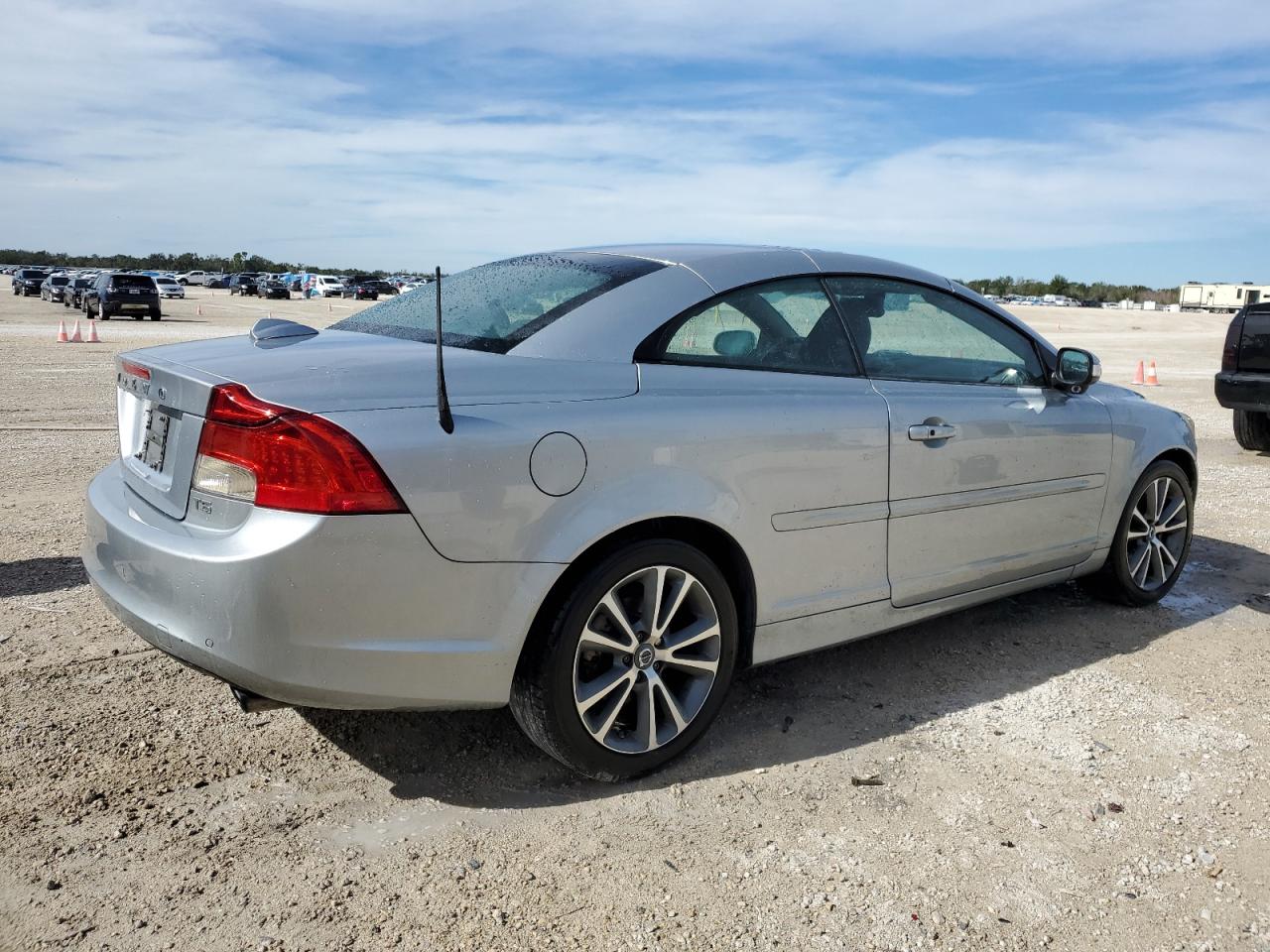 yv1672mc3bj118427 YV1672MC3BJ118427 2011 Volvo C70 T5