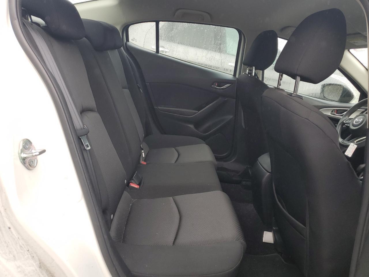 3MZBN1U74JM275163 2018 Mazda 3 Sport