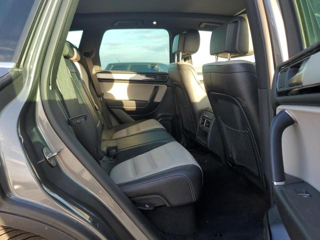 2017 VOLKSWAGEN TOUAREG WVGRF7BP9HD001902