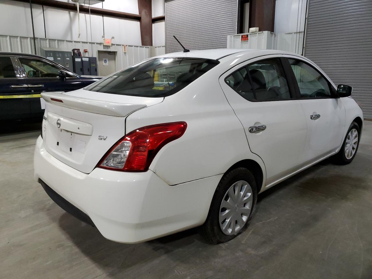VIN: 3N1CN7APXJL856321 2018 NISSAN VERSA