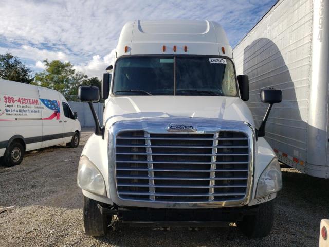 Lot #2320943791 2017 FREIGHTLINER CASCADIA 1 salvage car