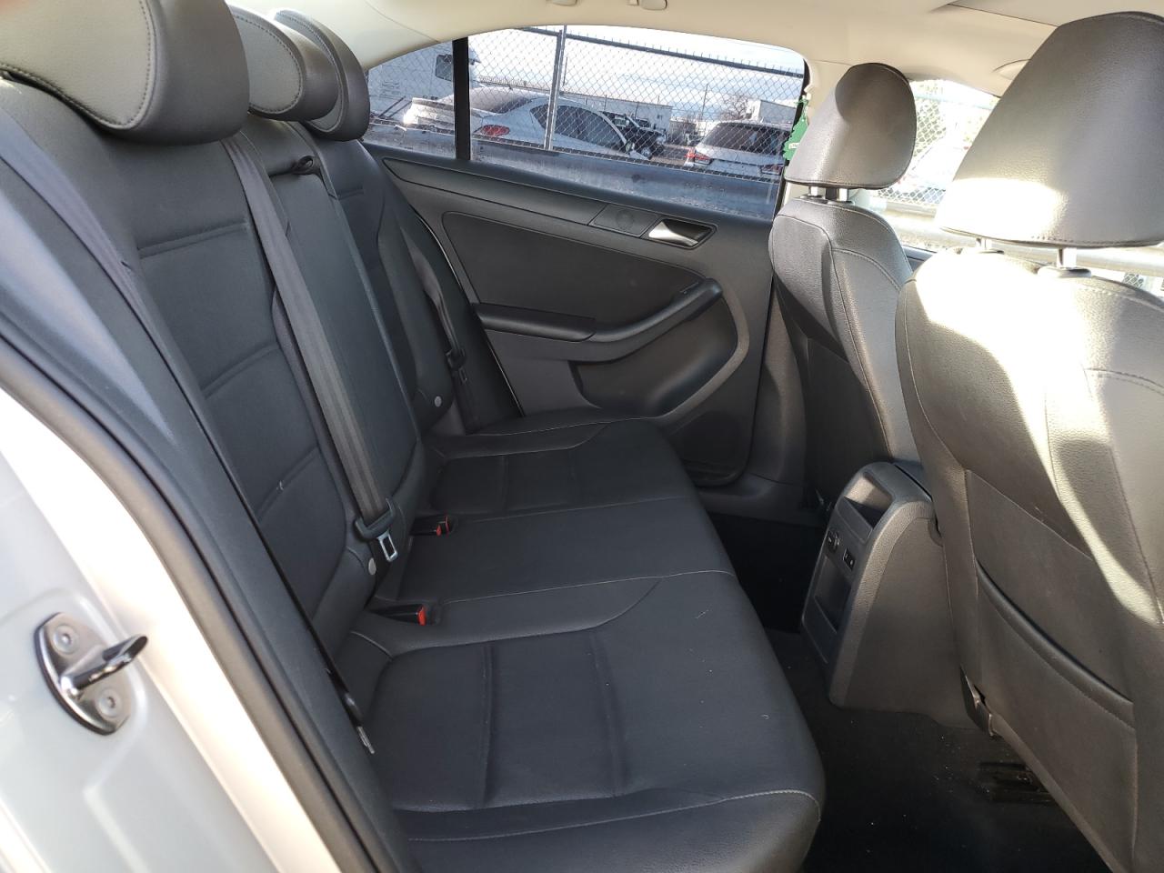 3VWDZ7AJ6BM366260 2011 Volkswagen Jetta Se