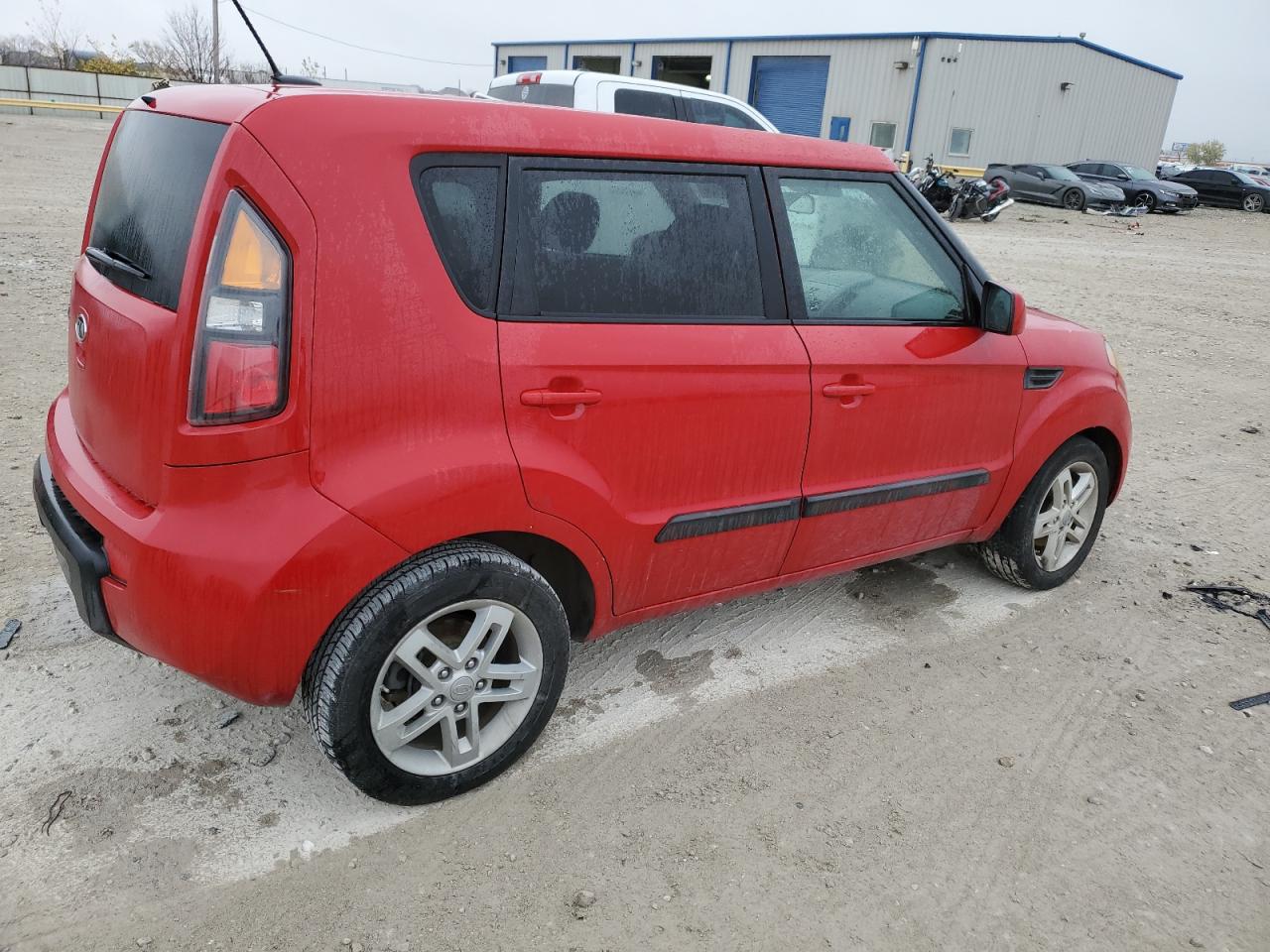 KNDJT2A25B7218372 2011 Kia Soul +